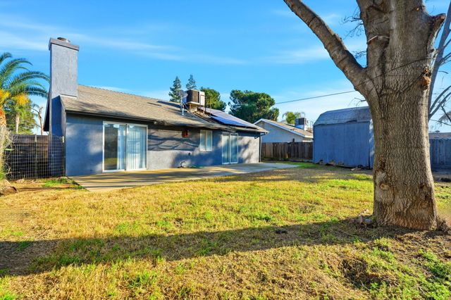 1967 N Ventura Avenue, Farmersville, CA 93223