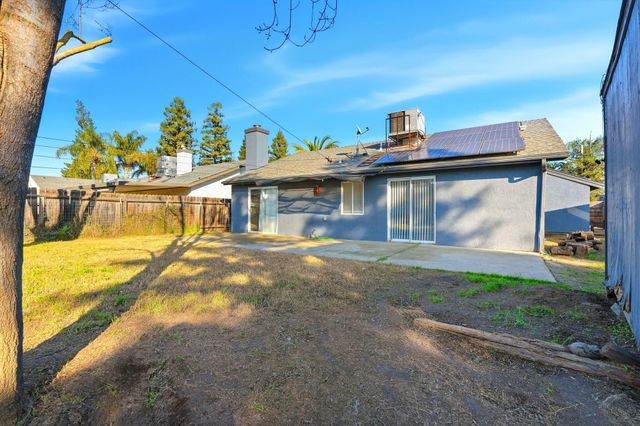 1967 N Ventura Avenue, Farmersville, CA 93223