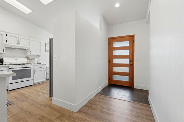 1967 N Ventura Avenue, Farmersville, CA 93223