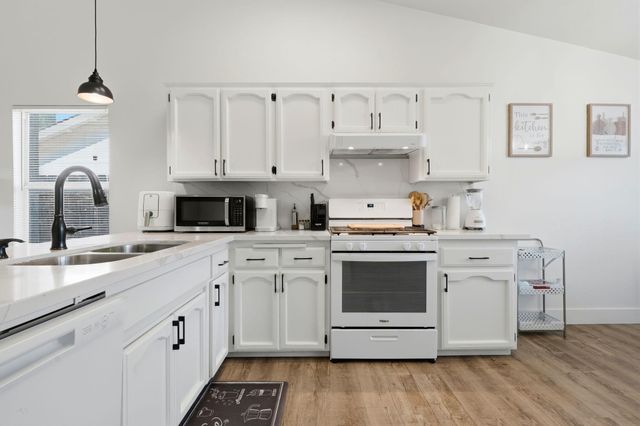 1967 N Ventura Avenue, Farmersville, CA 93223