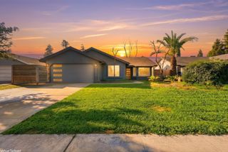 1967 N Ventura Avenue, Farmersville, CA 93223