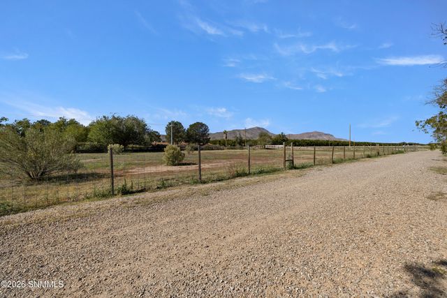 959 Lujan Hill Road, Las Cruces, NM 88007