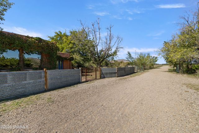 959 Lujan Hill Road, Las Cruces, NM 88007