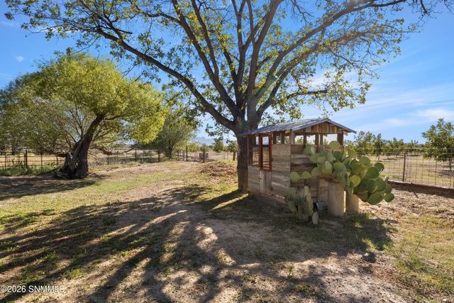 959 Lujan Hill Road, Las Cruces, NM 88007