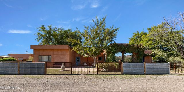 959 Lujan Hill Road, Las Cruces, NM 88007
