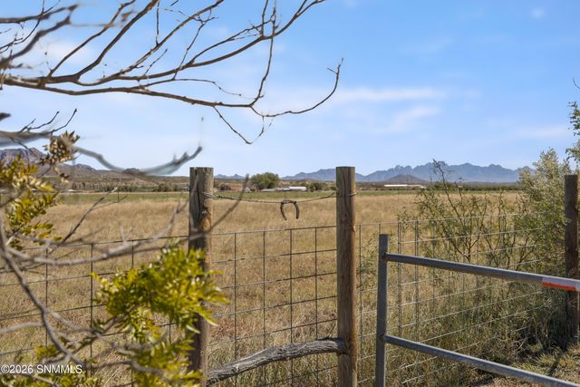 959 Lujan Hill Road, Las Cruces, NM 88007