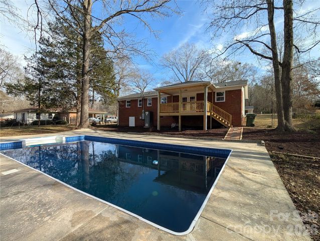 1006 Meadowbrook Drive, Lancaster, SC 29720