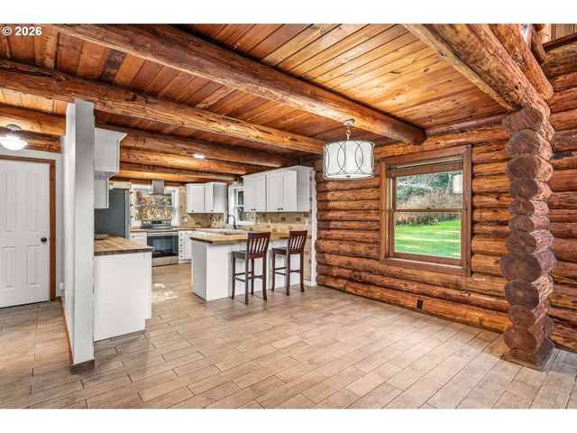 17285 RUSTIC Ln, Brookings, OR 97415