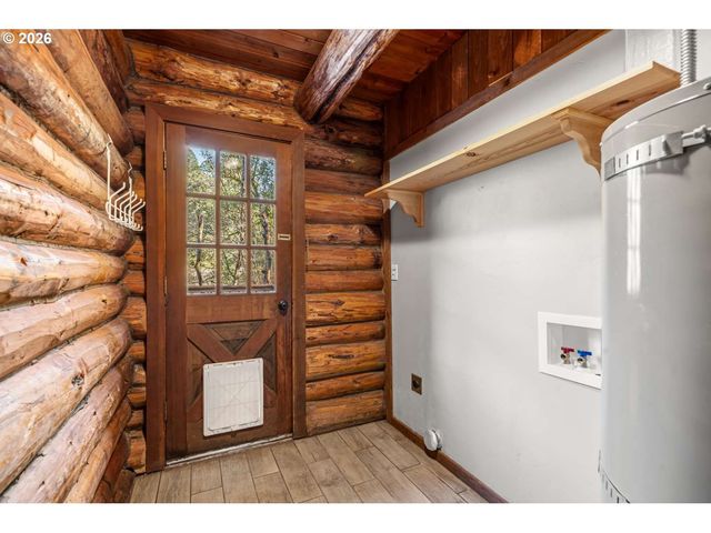 17285 RUSTIC Ln, Brookings, OR 97415