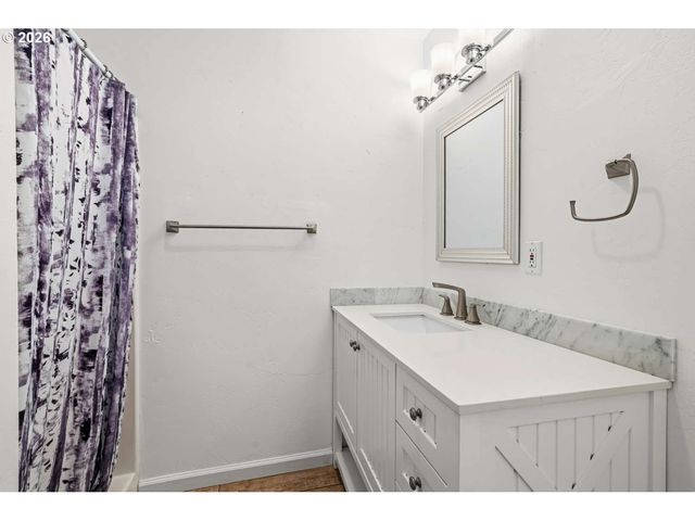 17285 RUSTIC Ln, Brookings, OR 97415