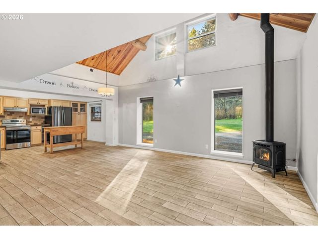 17285 RUSTIC Ln, Brookings, OR 97415