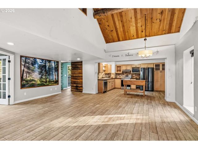 17285 RUSTIC Ln, Brookings, OR 97415