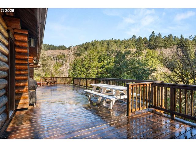 17285 RUSTIC Ln, Brookings, OR 97415