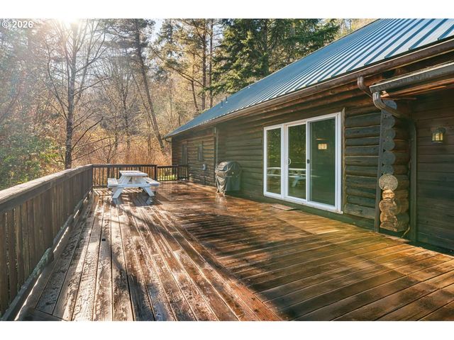 17285 RUSTIC Ln, Brookings, OR 97415