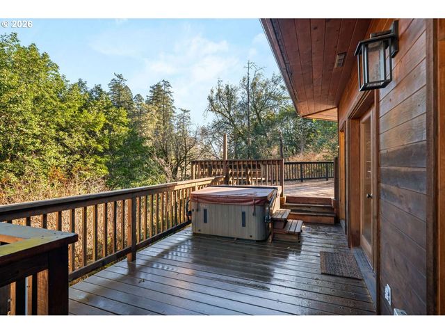 17285 RUSTIC Ln, Brookings, OR 97415