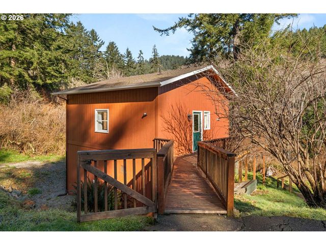 17285 RUSTIC Ln, Brookings, OR 97415