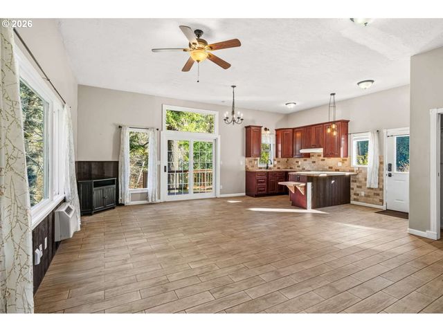 17285 RUSTIC Ln, Brookings, OR 97415