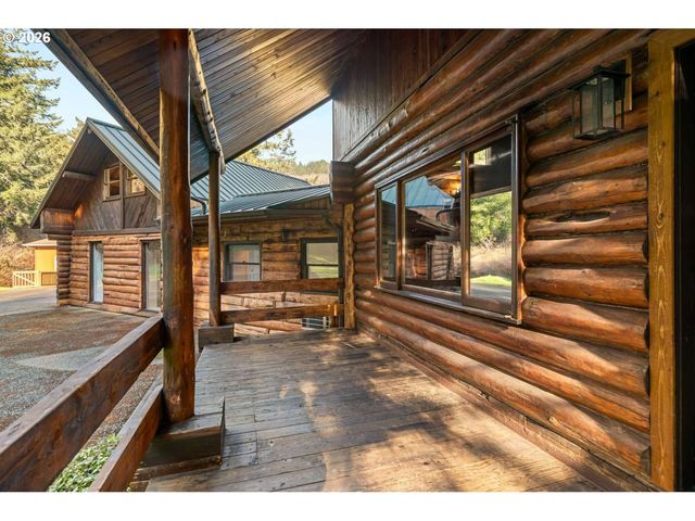 17285 RUSTIC Ln, Brookings, OR 97415