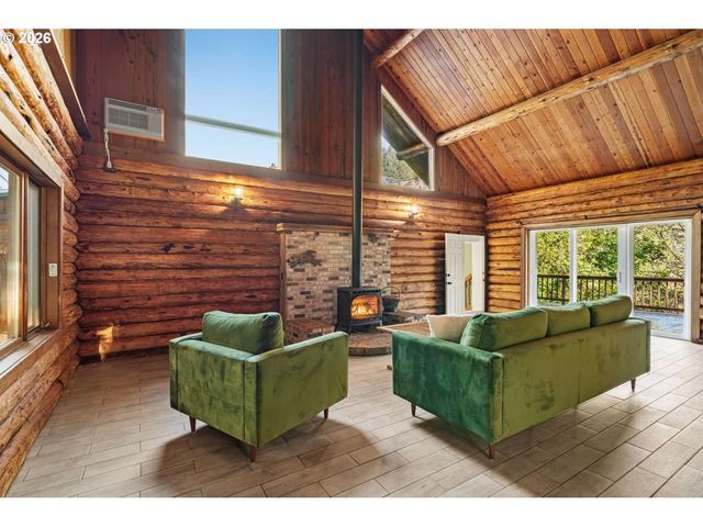 17285 RUSTIC Ln, Brookings, OR 97415