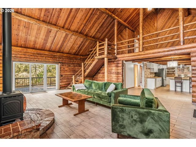 17285 RUSTIC Ln, Brookings, OR 97415