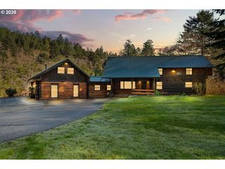 17285 RUSTIC Ln, Brookings, OR 97415
