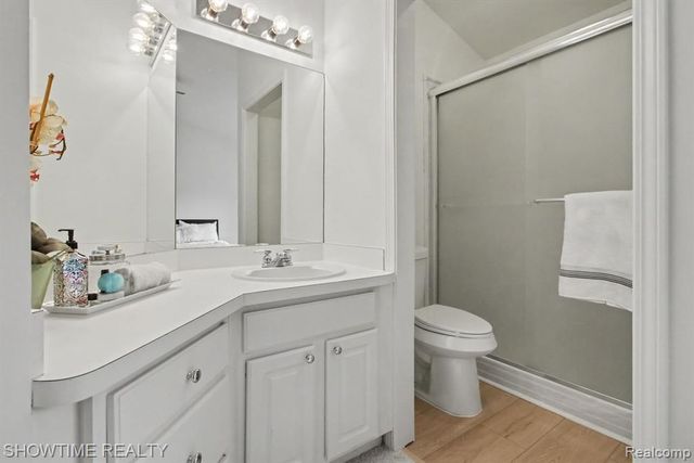 853 Saybrook Drive, Waterford, MI 48327