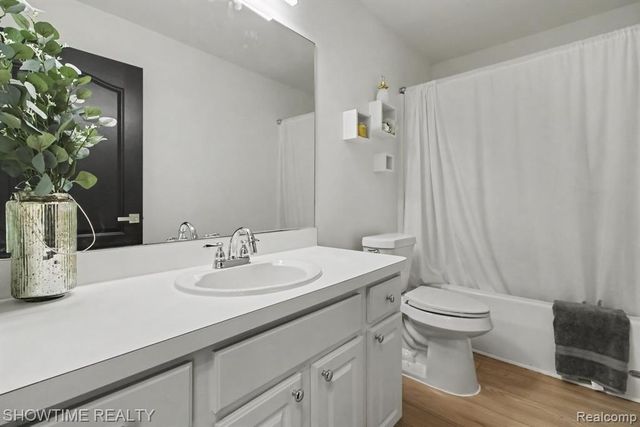 853 Saybrook Drive, Waterford, MI 48327