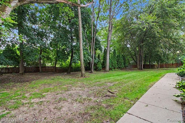 853 Saybrook Drive, Waterford, MI 48327