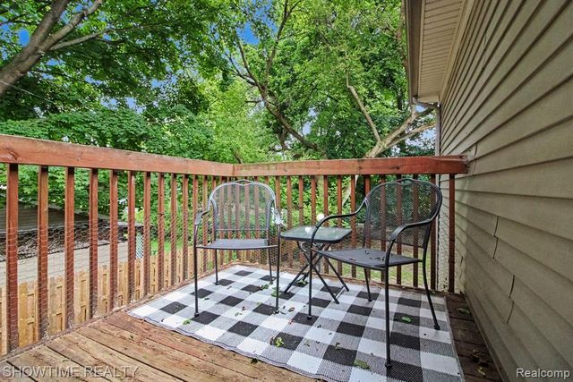 853 Saybrook Drive, Waterford, MI 48327