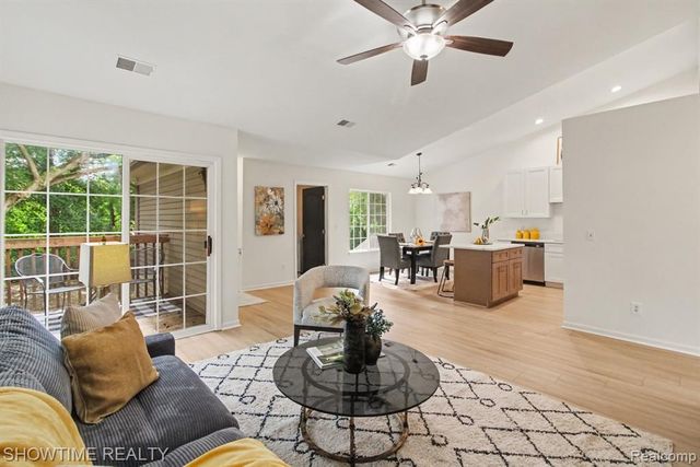 853 Saybrook Drive, Waterford, MI 48327