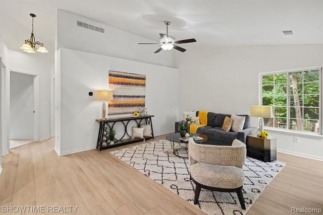 853 Saybrook Drive, Waterford, MI 48327