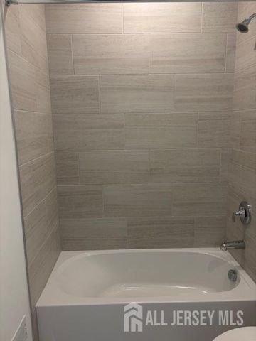 17 prado Road, Monroe, NJ 08831