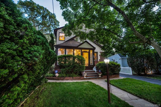 179 Scarcliffe Drive, Malverne, NY 11565