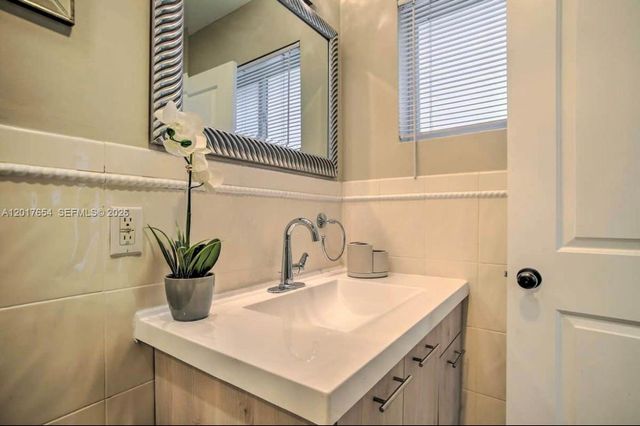 2169 Imperial Point Dr, Fort Lauderdale, FL 33308