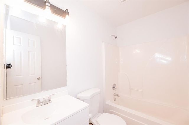 22 S Eugenia Place NW, Atlanta, GA 30318