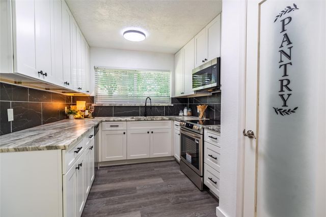 4855 Sulley Drive, Alvin, TX 77511