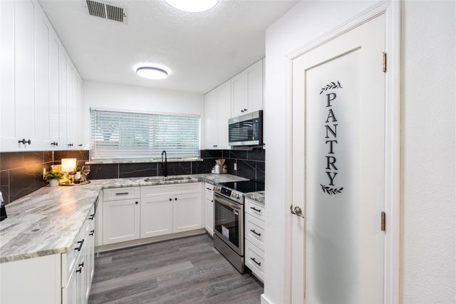 4855 Sulley Drive, Alvin, TX 77511
