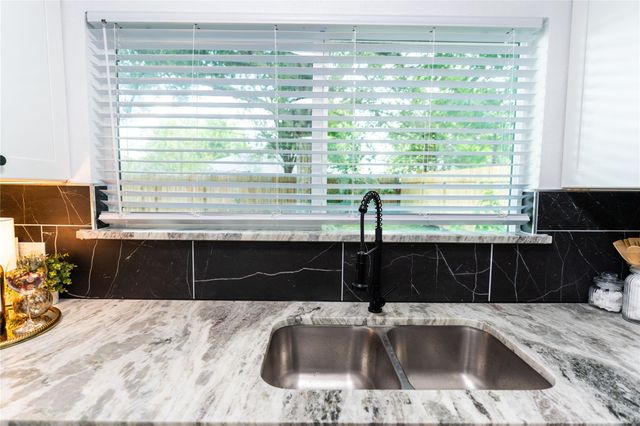 4855 Sulley Drive, Alvin, TX 77511