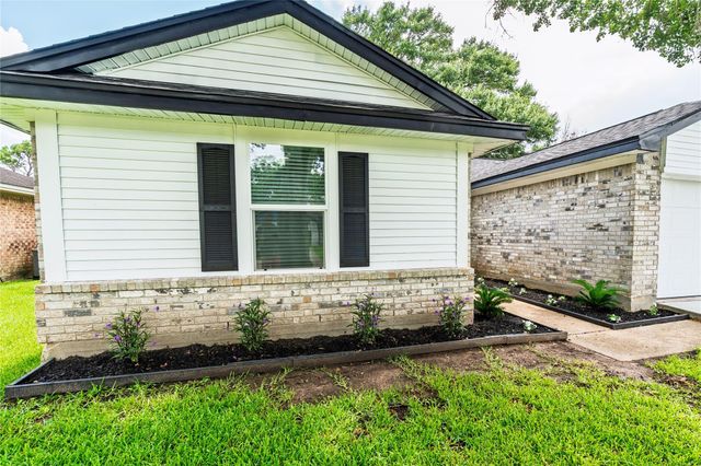 4855 Sulley Drive, Alvin, TX 77511
