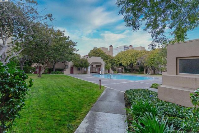 219 Commons Ln, Foster City, CA 94404