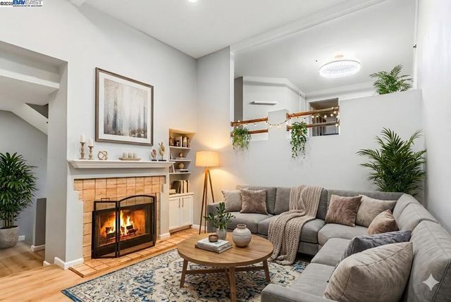 219 Commons Ln, Foster City, CA 94404