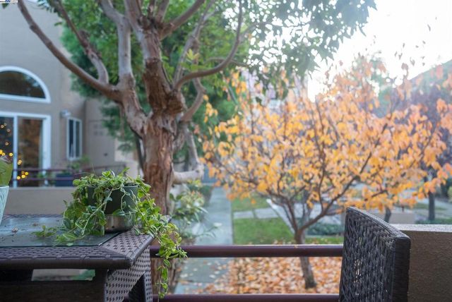 219 Commons Ln, Foster City, CA 94404