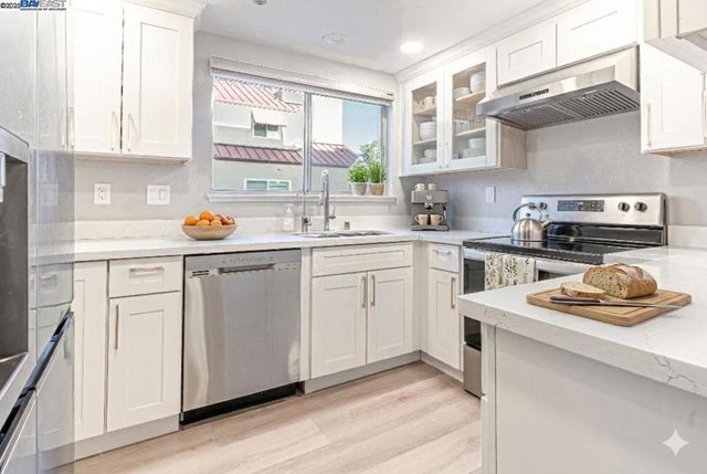 219 Commons Ln, Foster City, CA 94404