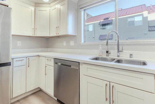 219 Commons Ln, Foster City, CA 94404