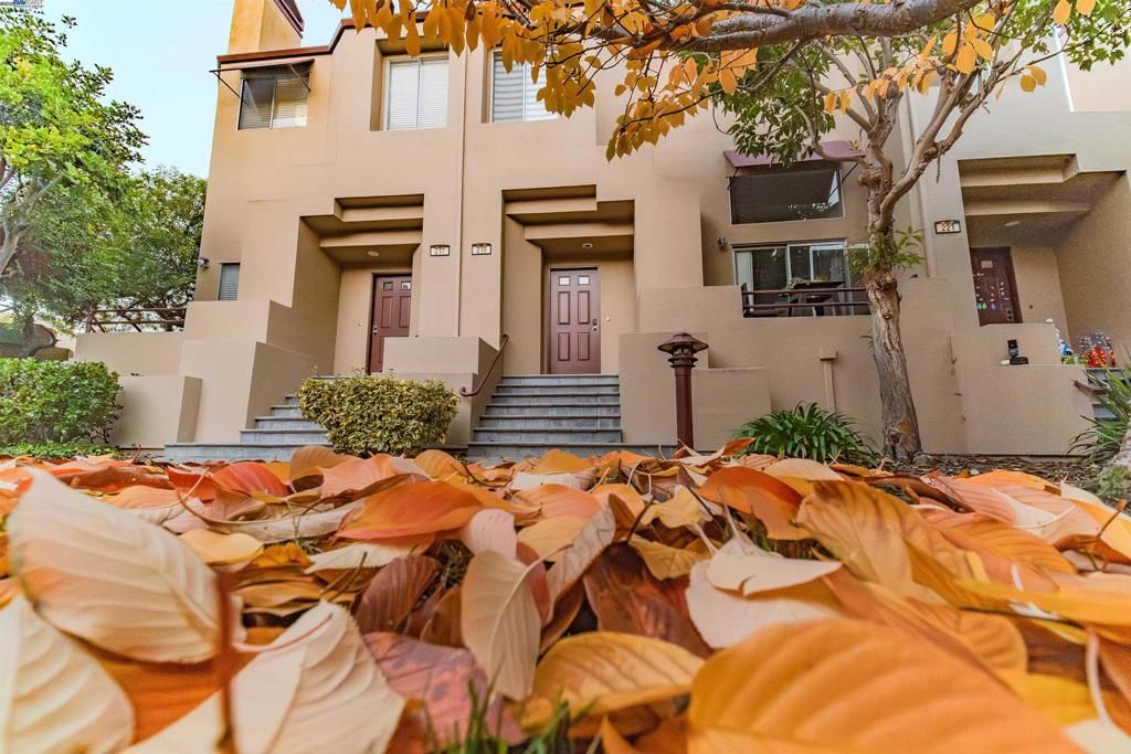 219 Commons Ln, Foster City, CA 94404