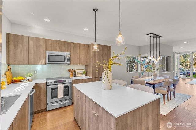 3001 60th Avenue SW, Seattle, WA 98116