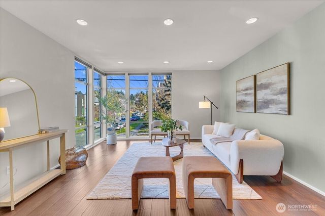 3001 60th Avenue SW, Seattle, WA 98116