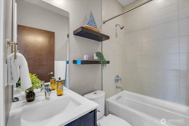 3001 60th Avenue SW, Seattle, WA 98116