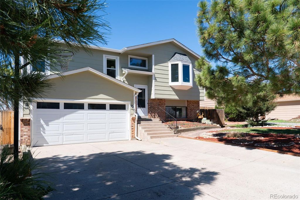 981 Oakwood Drive, Castle Rock, CO 80104