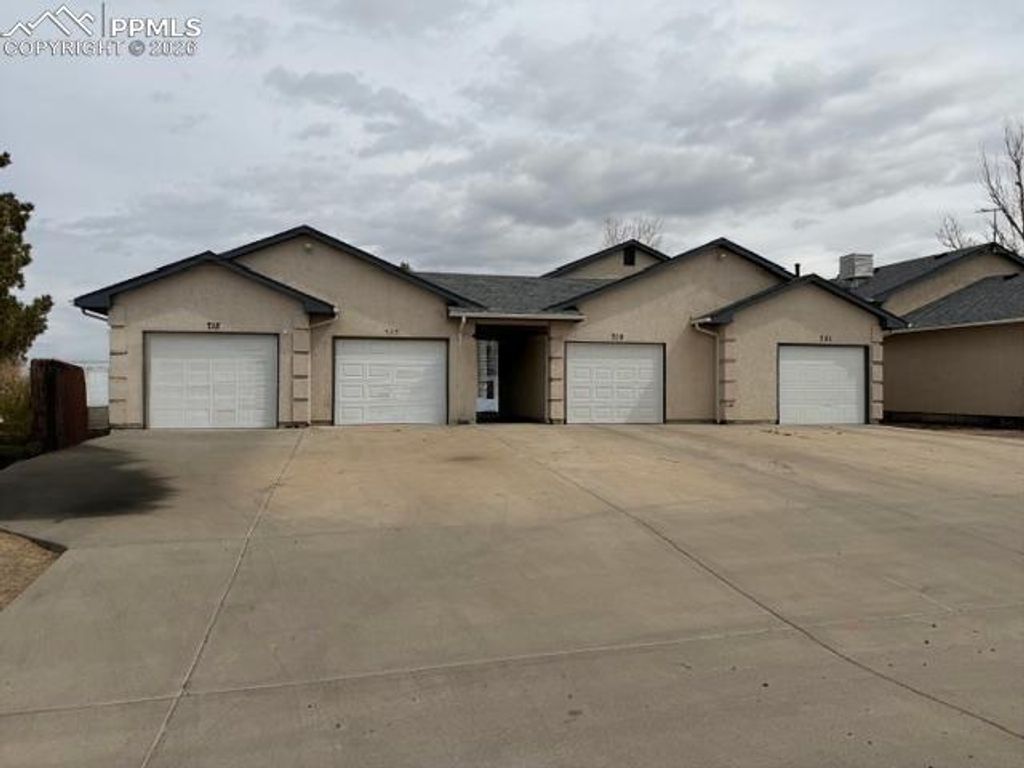 687-693 E Laporte Drive, Pueblo, CO 81007 — exterior